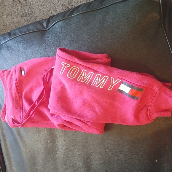 Tommy Hilfiger sweats - Picture 1 of 4